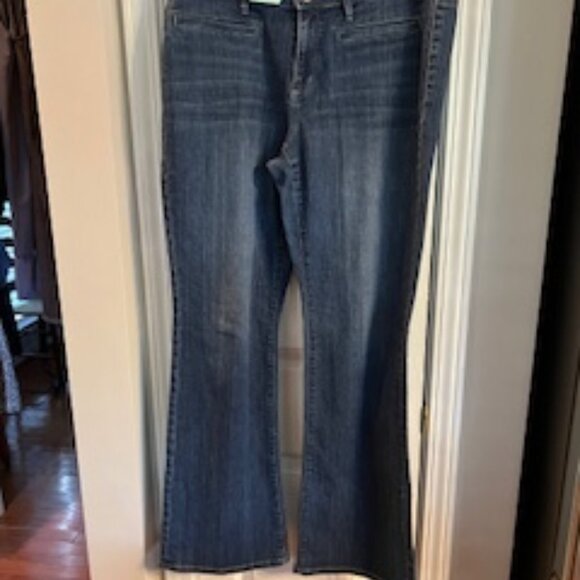Loft Jeans size 12.  The fit is = Curvy Bootcut - Picture 4 of 4